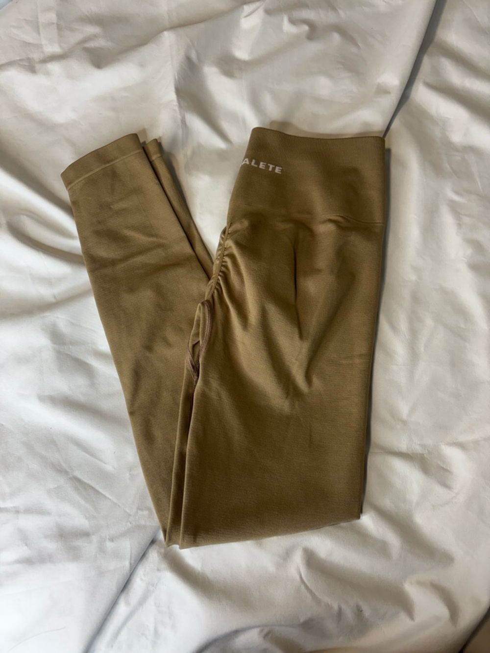 Alphalete Amplify Leggings in Chai
